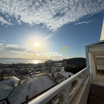 Cobertura com 176m², 3 quartos (sendo 1 suíte), 2 garagens, no bairro Itacorubi em Florianópolis