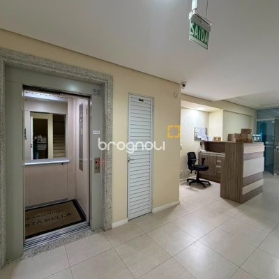Cobertura com 176m², 3 quartos (sendo 1 suíte), 2 garagens, no bairro Itacorubi em Florianópolis