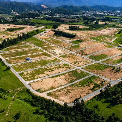 Terreno com 510m², no bairro Areias de Baixo em Governador Celso Ramos