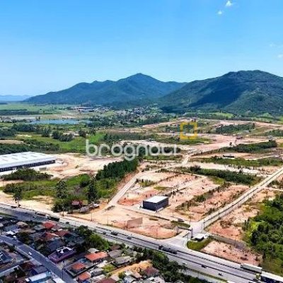 Terreno com 510m², no bairro Areias de Baixo em Governador Celso Ramos