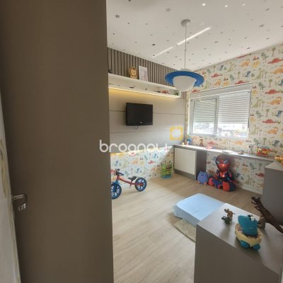 Apartamento com 84m², 3 quartos (sendo 1 suíte), 2 garagens, no bairro Estreito em Florianópolis