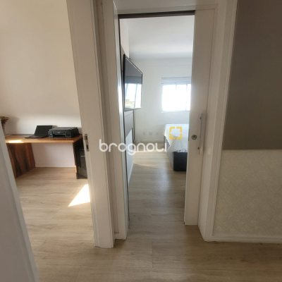 Apartamento com 84m², 3 quartos (sendo 1 suíte), 2 garagens, no bairro Estreito em Florianópolis