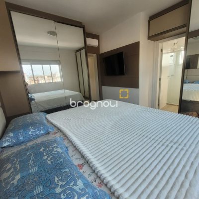 Apartamento com 84m², 3 quartos (sendo 1 suíte), 2 garagens, no bairro Estreito em Florianópolis