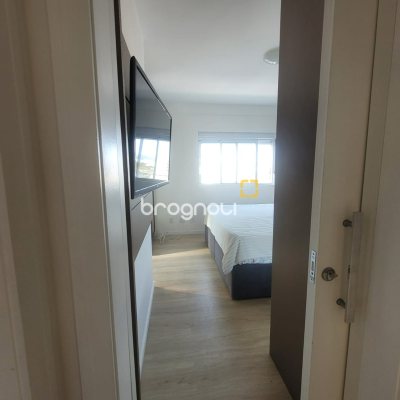 Apartamento com 84m², 3 quartos (sendo 1 suíte), 2 garagens, no bairro Estreito em Florianópolis