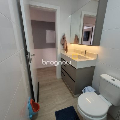 Apartamento com 84m², 3 quartos (sendo 1 suíte), 2 garagens, no bairro Estreito em Florianópolis