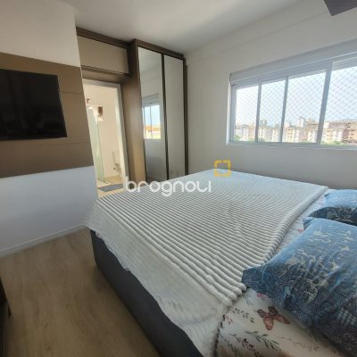 Apartamento com 84m², 3 quartos (sendo 1 suíte), 2 garagens, no bairro Estreito em Florianópolis