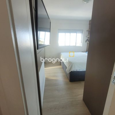 Apartamento com 84m², 3 quartos (sendo 1 suíte), 2 garagens, no bairro Estreito em Florianópolis