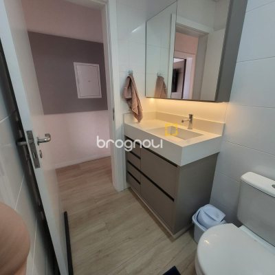 Apartamento com 84m², 3 quartos (sendo 1 suíte), 2 garagens, no bairro Estreito em Florianópolis