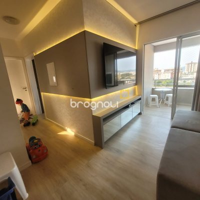 Apartamento com 84m², 3 quartos (sendo 1 suíte), 2 garagens, no bairro Estreito em Florianópolis