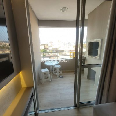 Apartamento com 84m², 3 quartos (sendo 1 suíte), 2 garagens, no bairro Estreito em Florianópolis