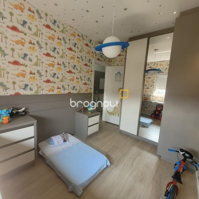 Apartamento com 84m², 3 quartos (sendo 1 suíte), 2 garagens, no bairro Estreito em Florianópolis