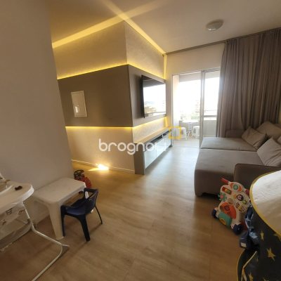 Apartamento com 84m², 3 quartos (sendo 1 suíte), 2 garagens, no bairro Estreito em Florianópolis