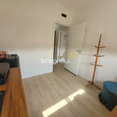 Apartamento com 84m², 3 quartos (sendo 1 suíte), 2 garagens, no bairro Estreito em Florianópolis