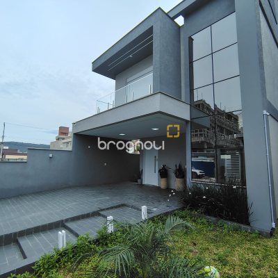 Casa com 205m², 3 quartos (sendo 3 suítes), 2 garagens, no bairro Ingleses em Florianópolis