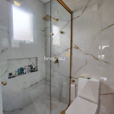 Casa com 205m², 3 quartos (sendo 3 suítes), 2 garagens, no bairro Ingleses em Florianópolis