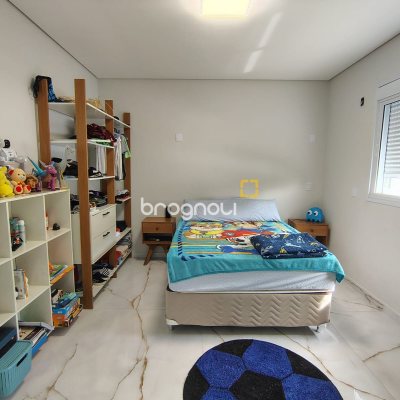 Casa com 205m², 3 quartos (sendo 3 suítes), 2 garagens, no bairro Ingleses em Florianópolis