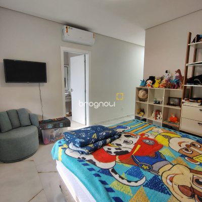 Casa com 205m², 3 quartos (sendo 3 suítes), 2 garagens, no bairro Ingleses em Florianópolis