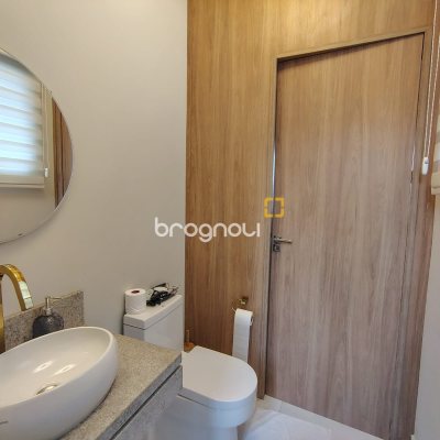 Casa com 205m², 3 quartos (sendo 3 suítes), 2 garagens, no bairro Ingleses em Florianópolis