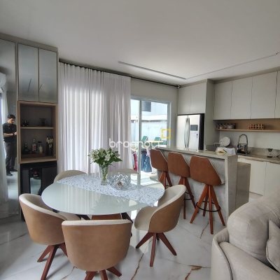 Casa com 205m², 3 quartos (sendo 3 suítes), 2 garagens, no bairro Ingleses em Florianópolis