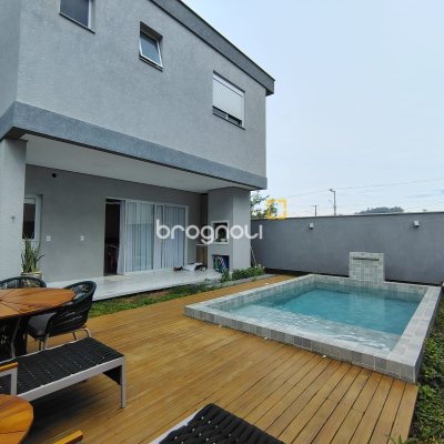 Casa com 205m², 3 quartos (sendo 3 suítes), 2 garagens, no bairro Ingleses em Florianópolis