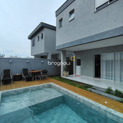 Casa com 205m², 3 quartos (sendo 3 suítes), 2 garagens, no bairro Ingleses em Florianópolis