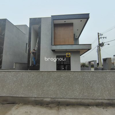 Casa com 117m², 3 quartos (sendo 2 suítes), 2 garagens, no bairro Canasvieiras em Florianópolis