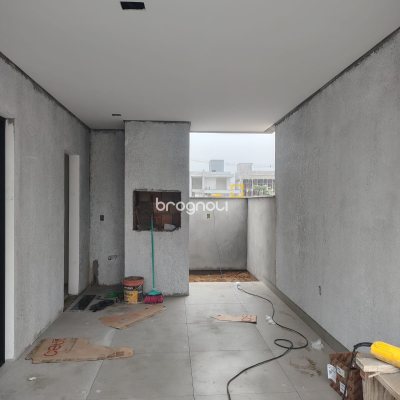 Casa com 117m², 3 quartos (sendo 2 suítes), 2 garagens, no bairro Canasvieiras em Florianópolis