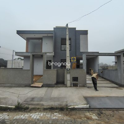 Casa com 117m², 3 quartos (sendo 2 suítes), 2 garagens, no bairro Canasvieiras em Florianópolis