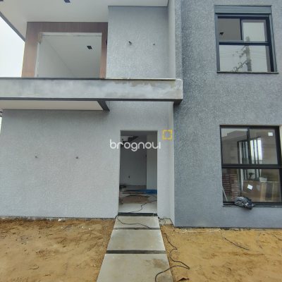 Casa com 117m², 3 quartos (sendo 2 suítes), 2 garagens, no bairro Canasvieiras em Florianópolis