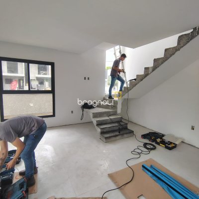 Casa com 117m², 3 quartos (sendo 2 suítes), 2 garagens, no bairro Canasvieiras em Florianópolis