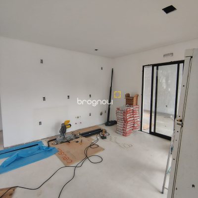 Casa com 117m², 3 quartos (sendo 2 suítes), 2 garagens, no bairro Canasvieiras em Florianópolis
