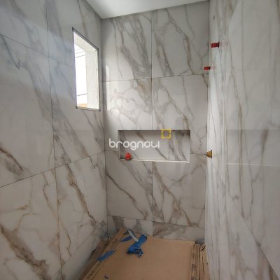 Casa com 117m², 3 quartos (sendo 2 suítes), 2 garagens, no bairro Canasvieiras em Florianópolis