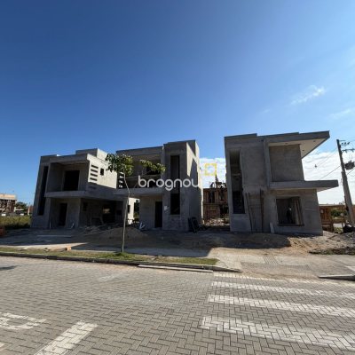 Casa com 134m², 3 quartos (sendo 1 suíte), 2 garagens, no bairro Canasvieiras em Florianópolis