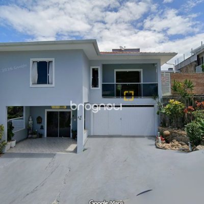 Casa com 282m², 3 quartos (sendo 1 suíte), 2 garagens, no bairro Saco Grande em Florianópolis