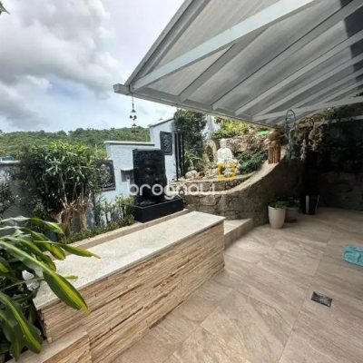 Casa com 282m², 3 quartos (sendo 1 suíte), 2 garagens, no bairro Saco Grande em Florianópolis