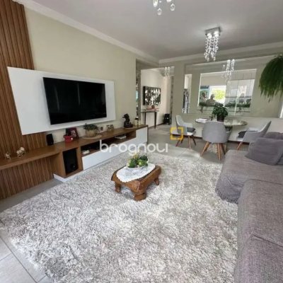 Casa com 282m², 3 quartos (sendo 1 suíte), 2 garagens, no bairro Saco Grande em Florianópolis