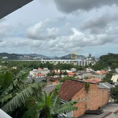 Casa com 282m², 3 quartos (sendo 1 suíte), 2 garagens, no bairro Saco Grande em Florianópolis