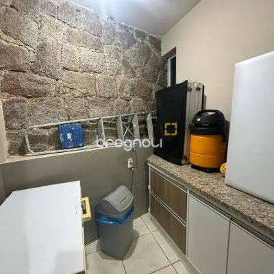 Casa com 282m², 3 quartos (sendo 1 suíte), 2 garagens, no bairro Saco Grande em Florianópolis