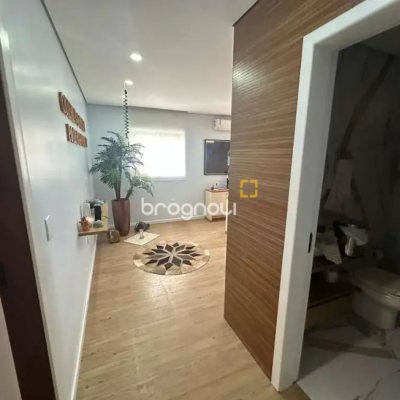 Casa com 282m², 3 quartos (sendo 1 suíte), 2 garagens, no bairro Saco Grande em Florianópolis