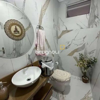 Casa com 282m², 3 quartos (sendo 1 suíte), 2 garagens, no bairro Saco Grande em Florianópolis