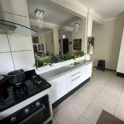 Casa com 282m², 3 quartos (sendo 1 suíte), 2 garagens, no bairro Saco Grande em Florianópolis