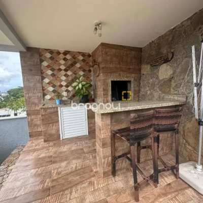 Casa com 282m², 3 quartos (sendo 1 suíte), 2 garagens, no bairro Saco Grande em Florianópolis