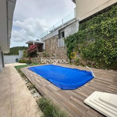 Casa com 282m², 3 quartos (sendo 1 suíte), 2 garagens, no bairro Saco Grande em Florianópolis