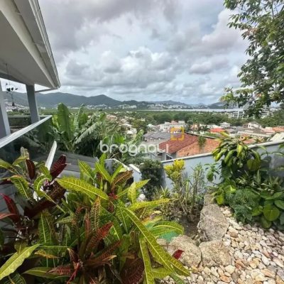 Casa com 282m², 3 quartos (sendo 1 suíte), 2 garagens, no bairro Saco Grande em Florianópolis