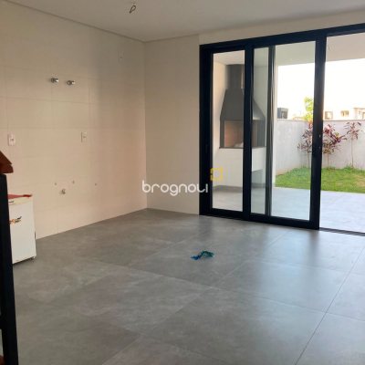 Casa com 163m², 3 quartos (sendo 3 suítes), 1 garagem, no bairro Campeche em Florianópolis
