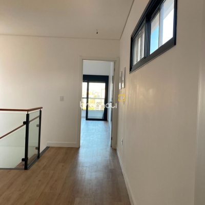 Casa com 163m², 3 quartos (sendo 3 suítes), 1 garagem, no bairro Campeche em Florianópolis