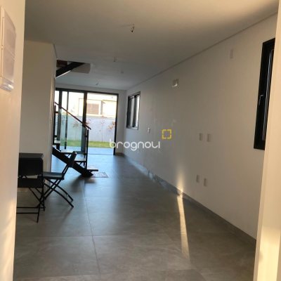Casa com 163m², 3 quartos (sendo 3 suítes), 1 garagem, no bairro Campeche em Florianópolis