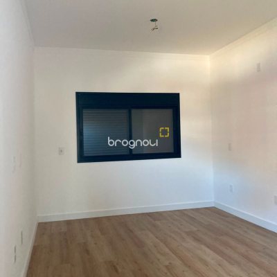 Casa com 163m², 3 quartos (sendo 3 suítes), 1 garagem, no bairro Campeche em Florianópolis