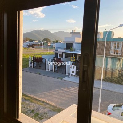 Casa com 163m², 3 quartos (sendo 3 suítes), 1 garagem, no bairro Campeche em Florianópolis