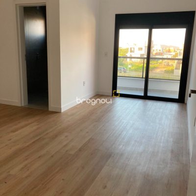 Casa com 163m², 3 quartos (sendo 3 suítes), 1 garagem, no bairro Campeche em Florianópolis